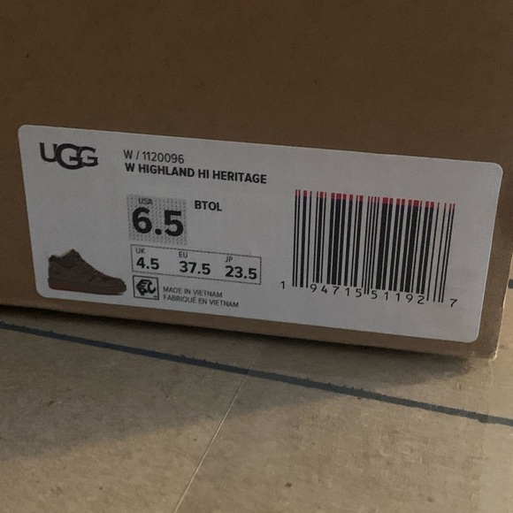 UGG Women's Highland Hi Heritage Sneaker Olive Green 6.5 - Picture 5 of 5